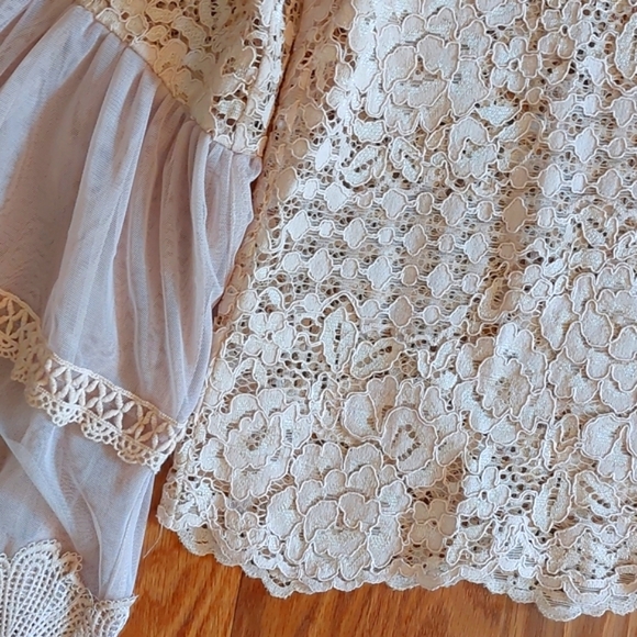 Allison Joy Lace Blouse, Champagne, Bell Sleeve, Size L - Picture 3 of 11